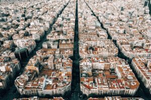 Fomento pide al Ayuntamiento de Barcelona paralizar el programa “superilla” y abrir un diálogo constructivo con los agentes económicos