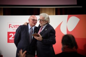 Sánchez Llibre lliura a John Hoffman la Medalla d’Honor de Foment pel 250 aniversari