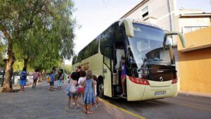 Foment alerta que la supervivencia del transporte colectivo está en juego ante la prolongada subida de los carburantes