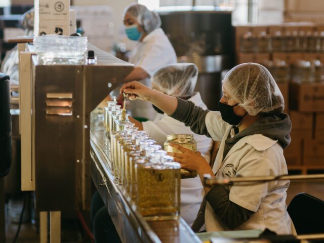 Foment considera que es manté una senda d’estabilitat i normalització en les dades del mercat de treball