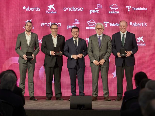 Enrique Lacalle Coll, Victor Grifols Deu i Raimon Grifols Roura guardonats amb les Medalles d’Honor de Foment del Treball