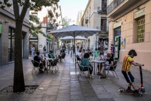 Foment, PIMEComerç, Barcelona Comerç, Barcelona Oberta, Comertia, el Gremi d’Hotels y el Gremi de Restauració exigen que se mantenga el horario único de las terrazas