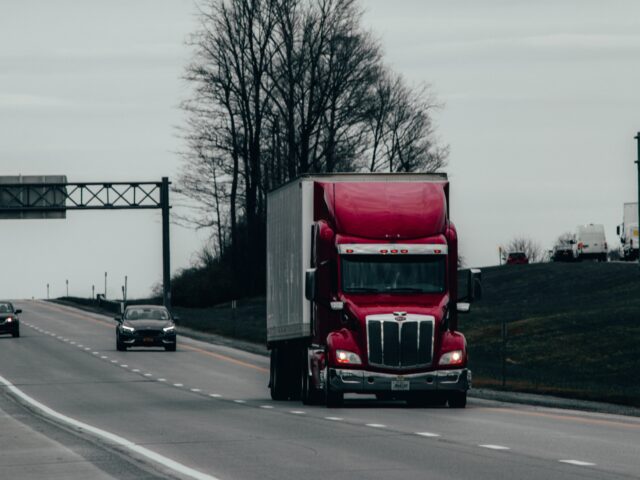 Foment valora positivament les mesures per reduir les afectacions de trànsit en les autopistes, excepte les restriccions al transport de mercaderies per carretera