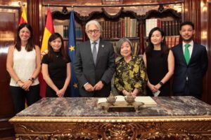 La nueva embajadora de Singapur en España visita Foment