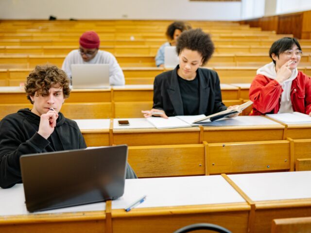 Foment lamenta el desajuste en la matriculación de Ciclos Formativos con más demanda de inserción laboral que incide de manera determinante en la competitividad de nuestras empresas