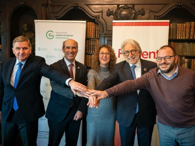 Foment del Treball i l’Associació Contra el Càncer signen un acord de col·laboració