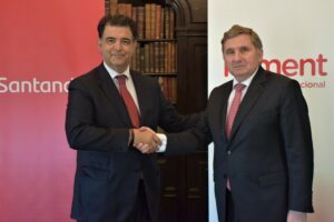 Banc Santander i Foment signen un acord per promoure la internacionalització de les pimes