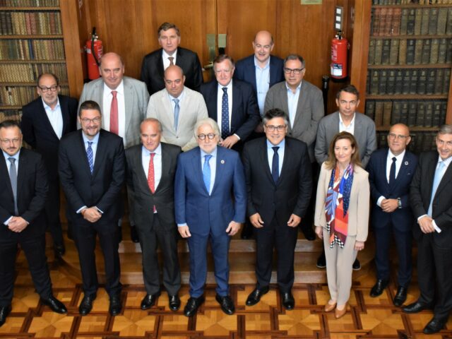 Foment se reúne con la Confederación Nacional de la Construcción