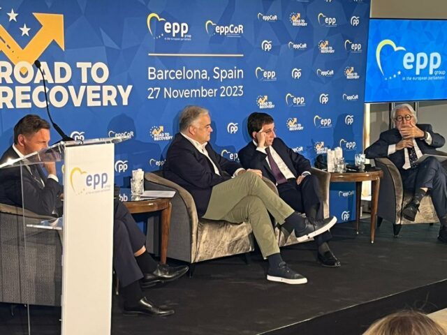 Josep Sánchez Llibre pide establecer complicidades políticas para favorecer la economía productiva