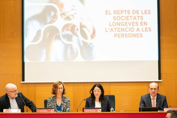 El repte de les societats longeves en l’atenció a les persones a debat a Foment del Treball