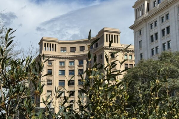 Foment i altres entitats del món empresarial catalĆ envien una carta a Pedro SĆ”nchez amb arguments dāinterĆØs general que no recomanen la fusió entre el BBVA i el Banc Sabadell