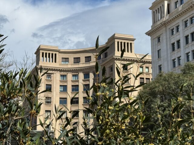 Foment y otras entidades del mundo empresarial catalán envían una carta a Pedro Sánchez con argumentos de interés general que no recomiendan la fusión entre el BBVA y el Banc Sabadell