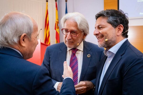 David Córdova, president i editor de Demócrata, i Josep SÔnchez Llibre, president de Foment, presenten a Barcelona la nova etapa de Demócrata