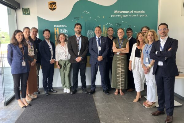 UPS y Foment muestran el potencial del hub logĆstico mĆ”s automatizado de Europa en una visita institucional con el Govern de la Generalitat