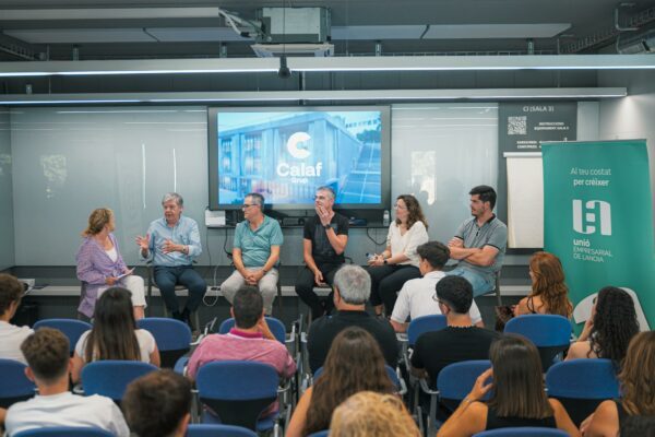 Ćxit dāassistĆØncia al primer acte Ā«Aprenentatges a travĆ©s de lāempresa anoiencaĀ» per al colĀ·lectiu UEA Joves amb lāexperiĆØncia de Calaf Grup en el relleu a lāempresa familiar