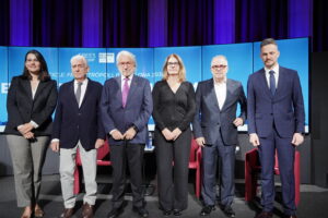 Jordi Valls i Jordi Clos coincideixen que el futur del turisme a Barcelona passa per la descentralització a l’àrea metropolitana