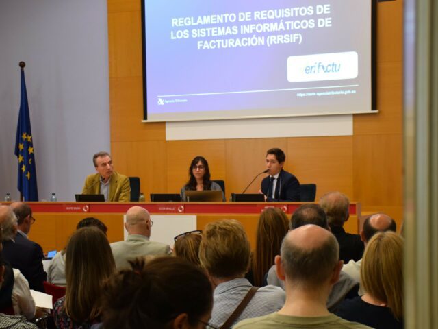 Foment del Treball analitza amb l’Agència Tributària el nou sistema Verifactu i els reptes de la factura electrònica per a pimes i autònoms
