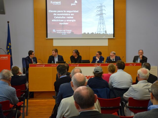 Foment alerta de la necesidad de inversiones urgentes para garantizar el suministro eléctrico a Catalunya en una jornada de debate com expertos