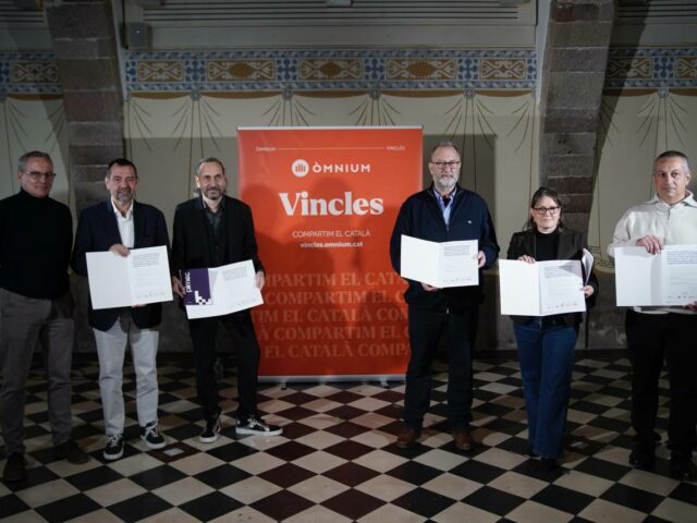 Òmnium impulsa amb patronals i sindicats un programa pilot de català a les empreses 28 de gener de 2026