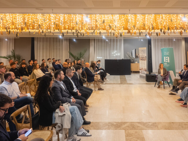 Més de 80 assistents a la taula rodona d’UEA Joves sobre creixement empresarial, emprenedoria i relleu