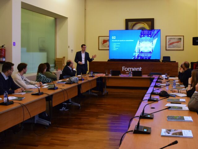 Foment del Treball aborda els principals reptes regulatoris en sostenibilitat i canvi climàtic en una nova sessió de ‘Cafeïna sostenible’