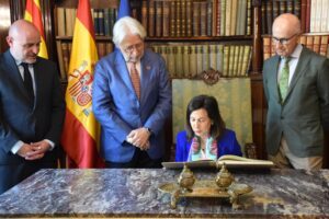 Josep Sánchez Llibre rep la ministra de Defensa, Margarita Robles, a Foment del Treball