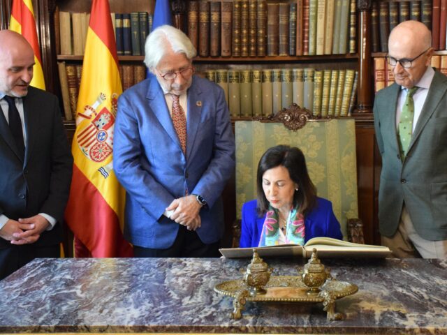 Josep Sánchez Llibre rep la ministra de Defensa, Margarita Robles, a Foment del Treball