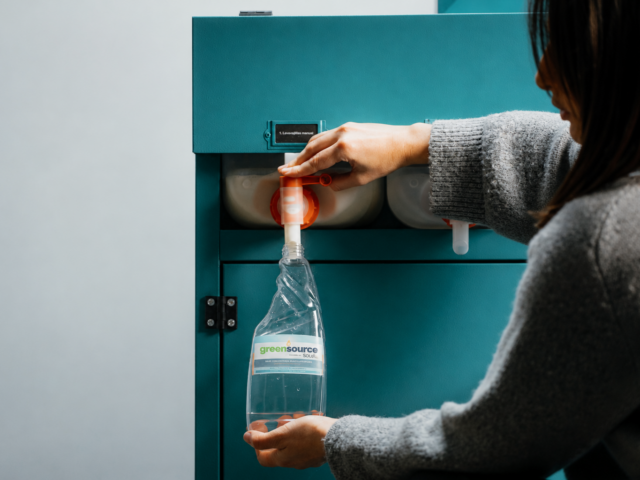 Bunzl y Souji aceleran la economía circular con un sistema para transformar aceite usado en productos de limpieza profesional