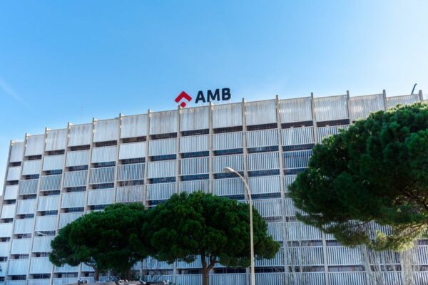 El sector empresarial se suma al desacord amb la reducció del 50% de la mobilitat privada que impulsa l’AMB