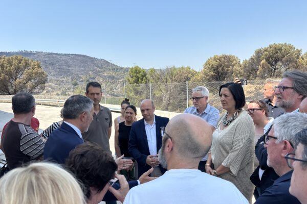 La UEA trasllada el seu suport a les empreses afectades per l’incendi i reclama agilitat per recuperar la normalitat