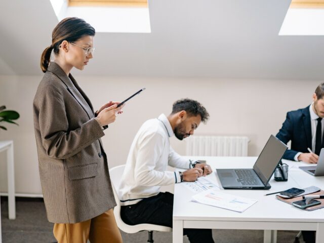Foment alerta de la débil reducción del paro pese al buen comportamiento del empleo