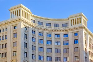 Els estanquers de Catalunya i Foment del Treball exigeixen al Govern espanyol aturar el decret que posa en risc el sector